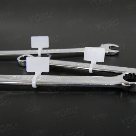 เคเบิ้ลไทร์มีป้าย YORU สีขาว