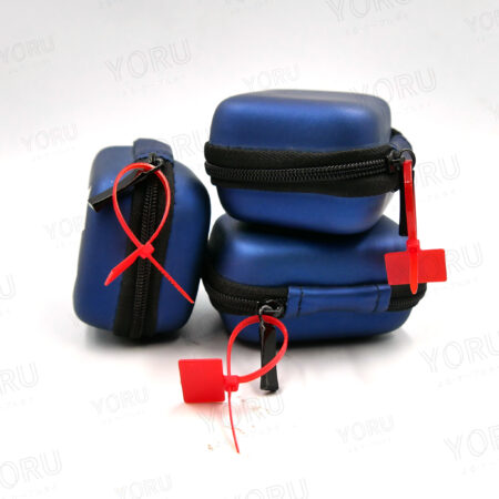 เคเบิ้ลไทร์มีป้าย YORU สีแดง