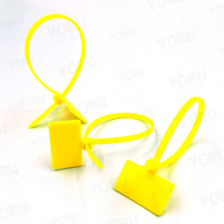 เคเบิ้ลไทร์มีป้าย YORU สีเหลือง
