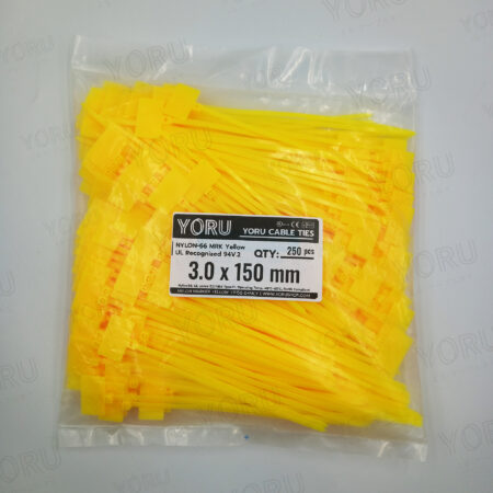 เคเบิ้ลไทร์มีป้าย YORU สีเหลือง